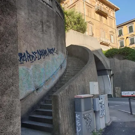 Apartment Rina's House